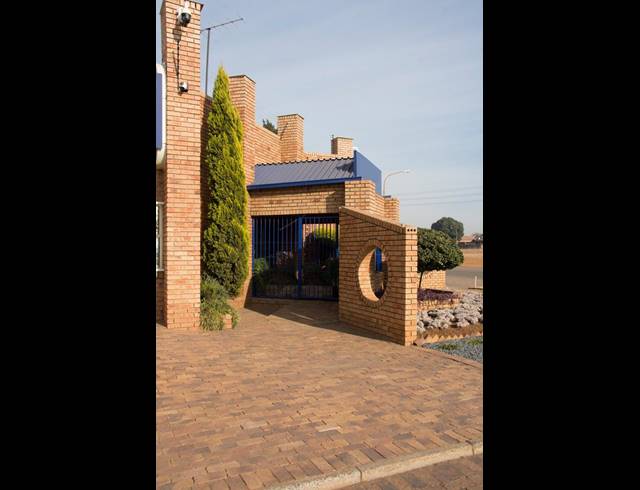 3,665M² BUSINESS FOR SALE IN VANDERBIJLPARK CE 6